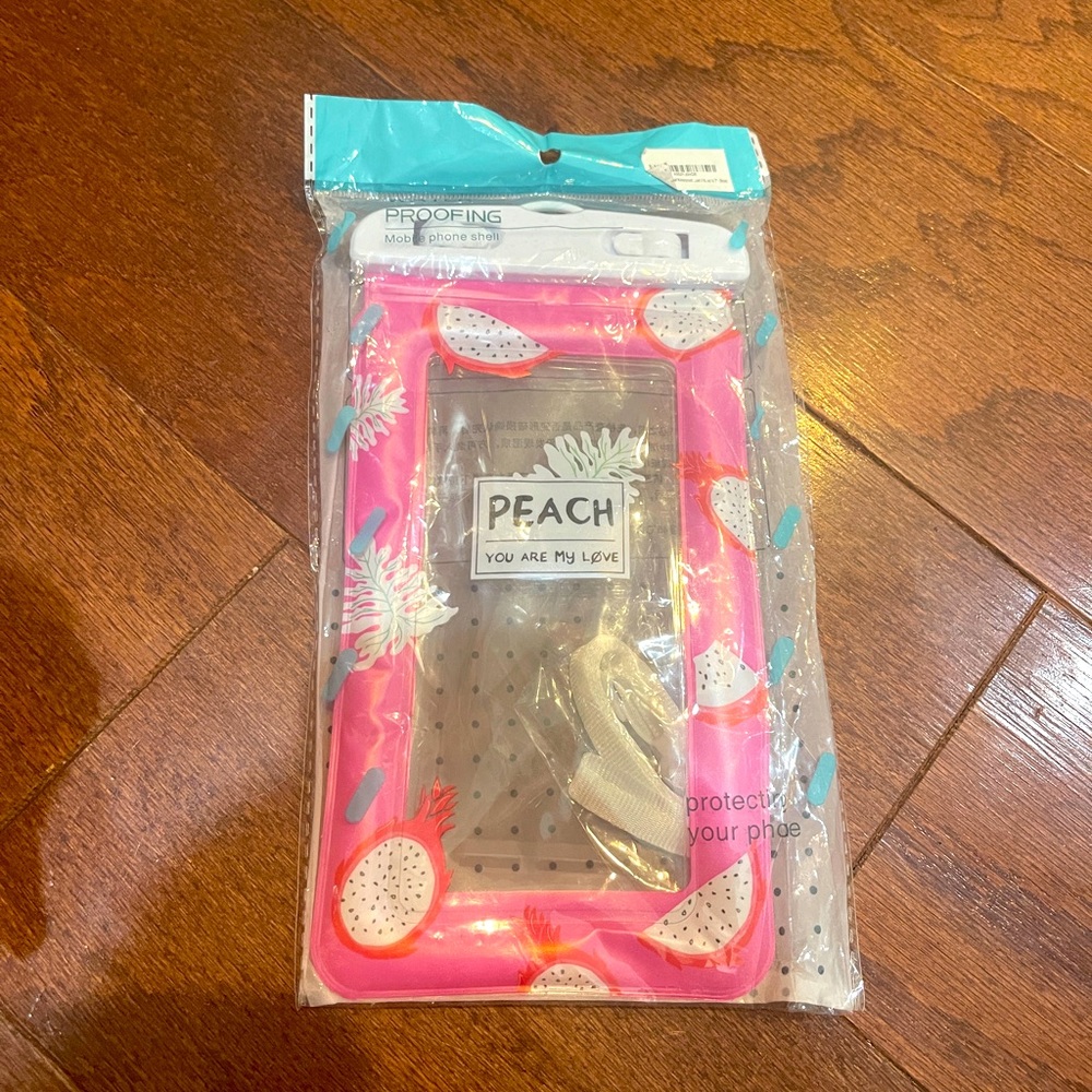 Shein Peach Waterproof Phone Holder Protector Beach Lake Pool NWT